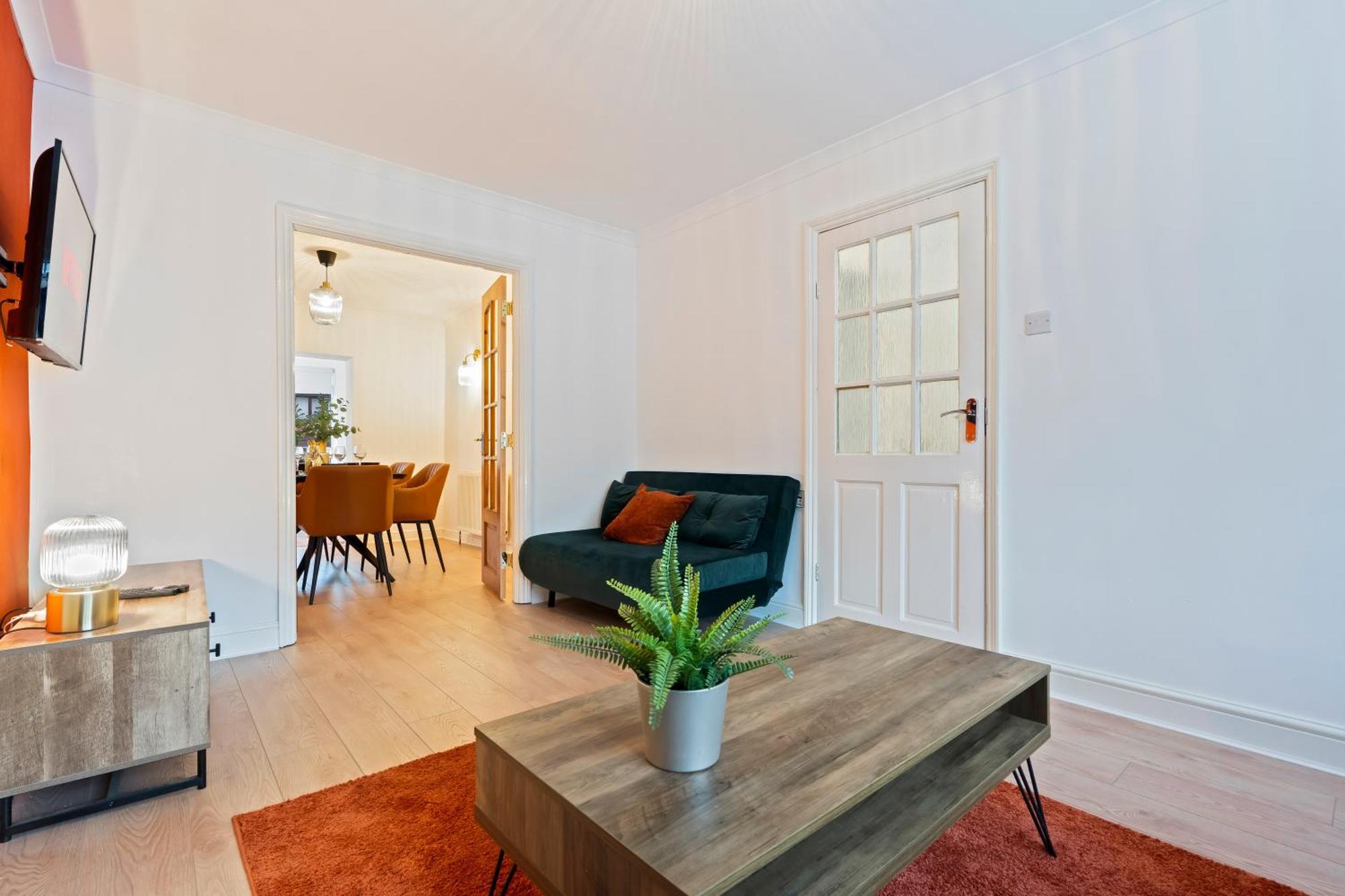 Spacious Contractor House 3 Bed B23 Free Parking & Wifi Villa Birmingham