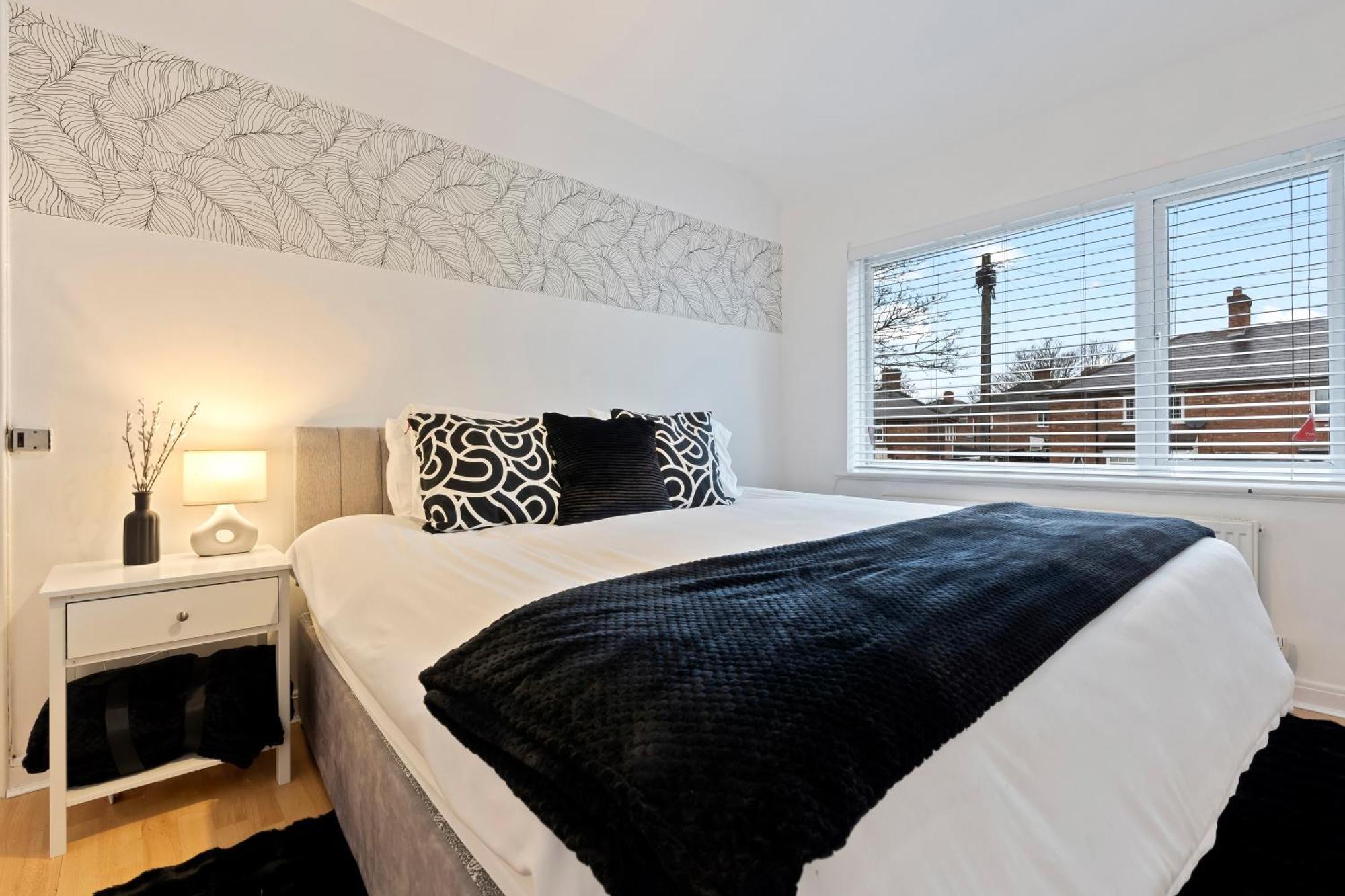 Spacious Contractor House 3 Bed B23 Free Parking & Wifi Villa Birmingham