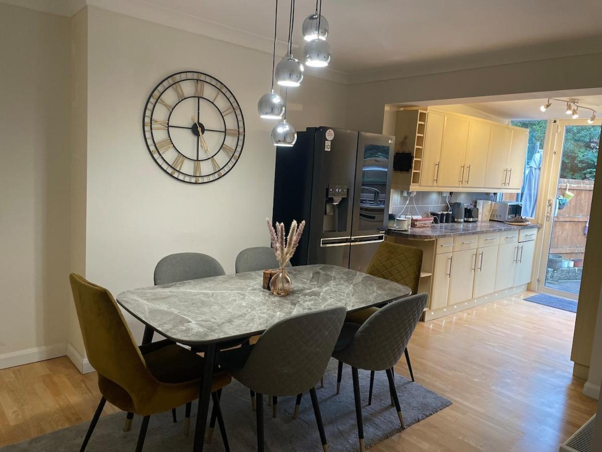 Beautiful 2 Bedroom House With Big Garden & Parking Fast Wifi, And King Size Bed Birmingham