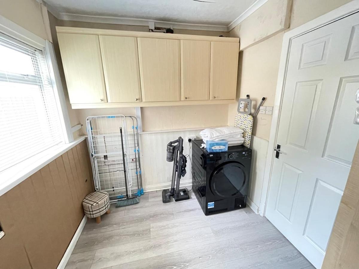 Beautiful 2 Bedroom House With Big Garden & Parking Fast Wifi, And King Size Bed * Birmingham