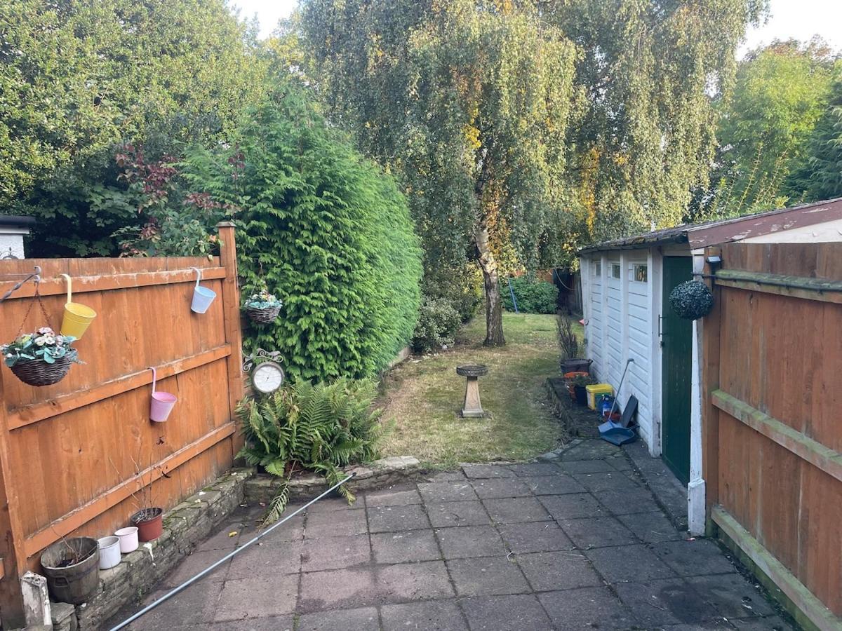 Beautiful 2 Bedroom House With Big Garden & Parking Fast Wifi, And King Size Bed * Birmingham