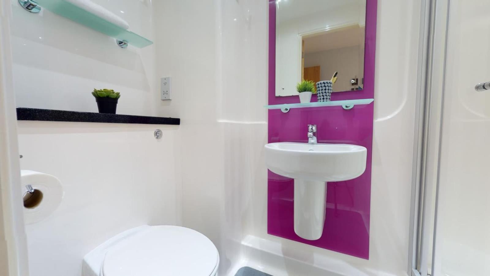 Private Bedrooms At Penworks House Near Centre Apartment