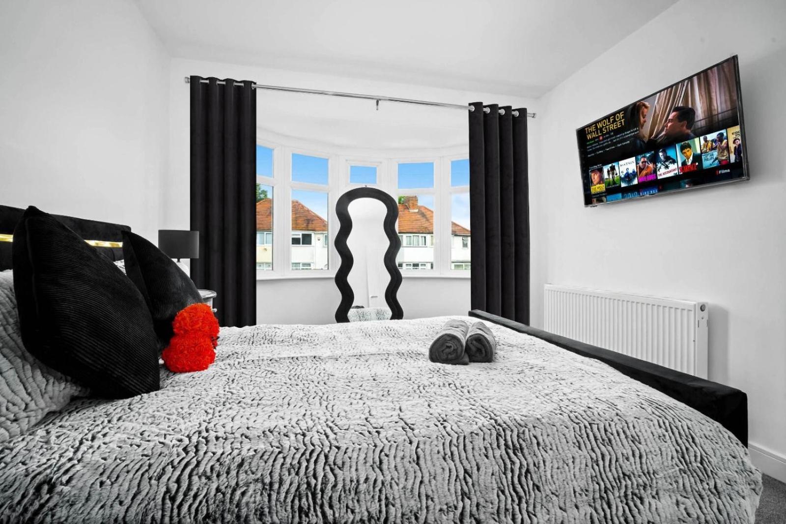 Holiday home The Rock, Elegant 4 Bedroom House, Solihull, Close To Nec, Sleeps 8 Birmingham