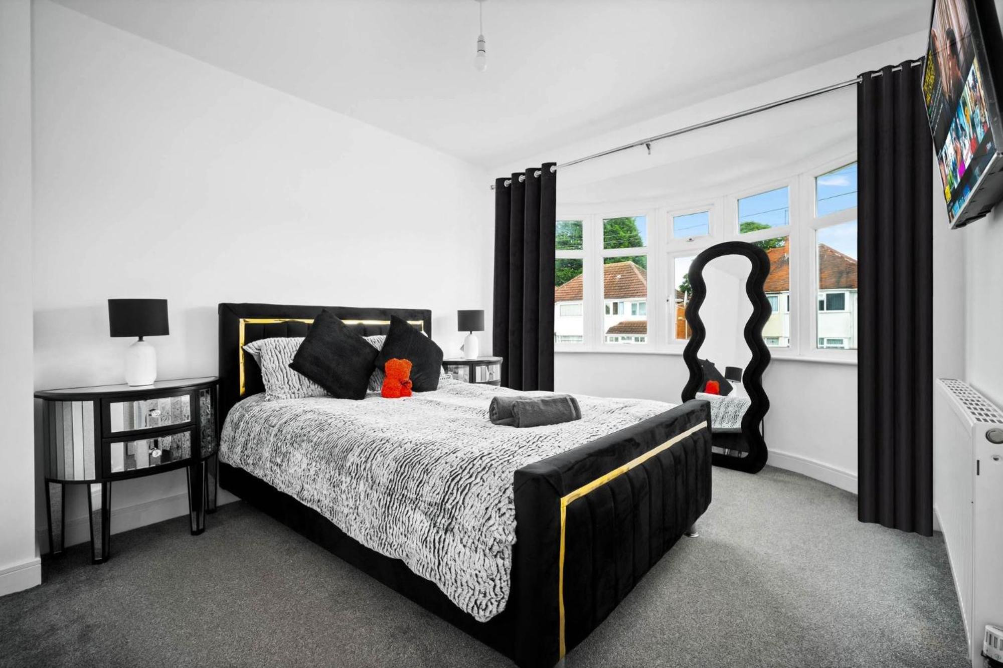 The Rock, Elegant 4 Bedroom House, Solihull, Close To Nec, Sleeps 8 Holiday home Birmingham