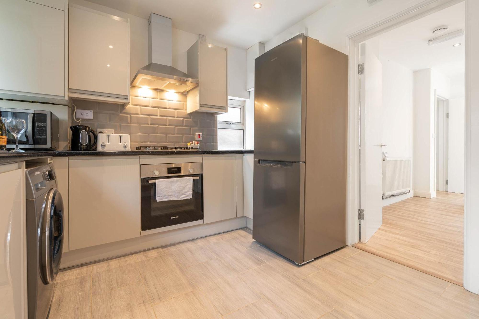Holiday home 4 Bedroom House - Parking & Garden - Smart Tvs - Netflix - Wifi - Rated - 22cg Birmingham