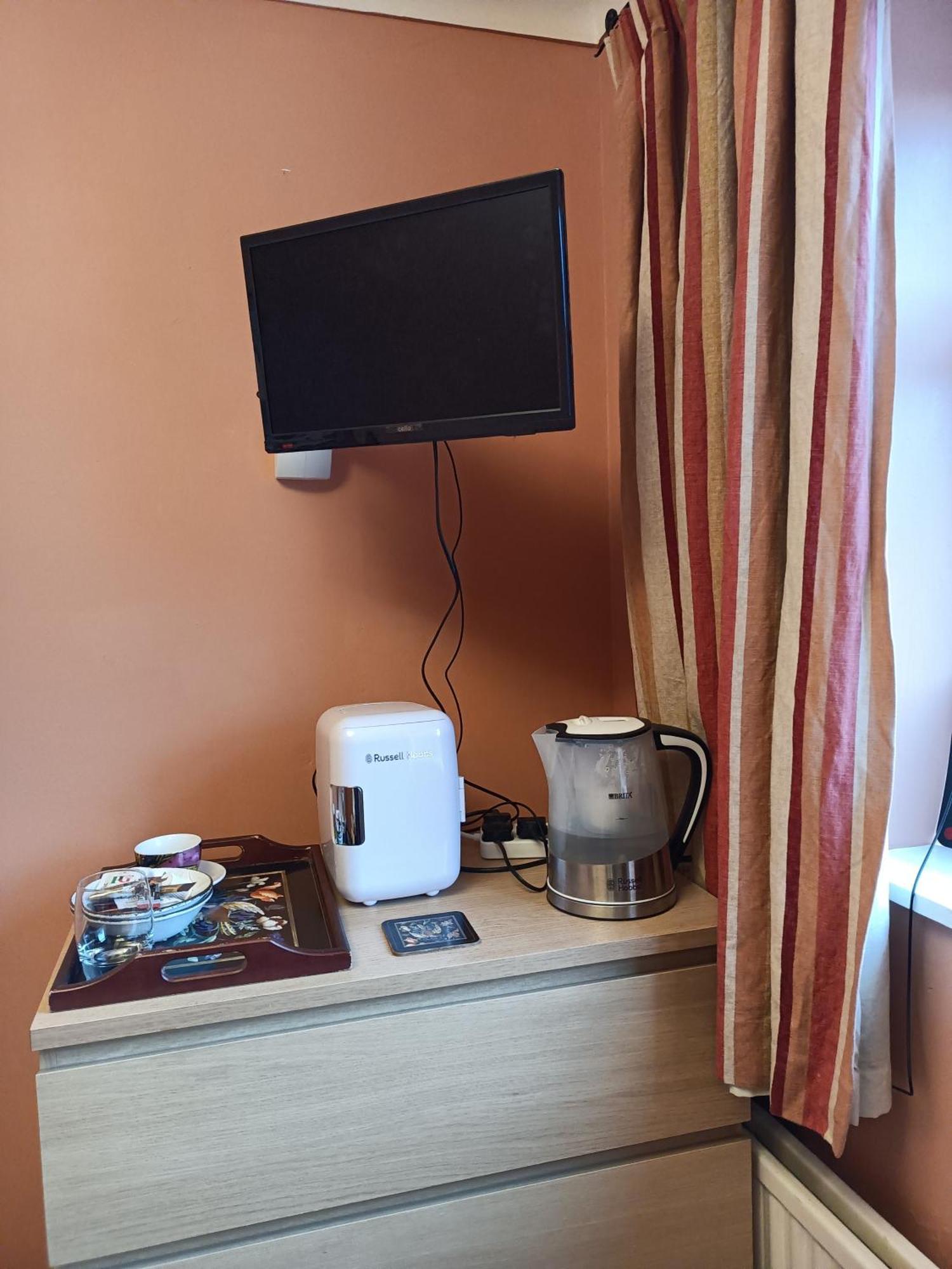 Lowri Hotel