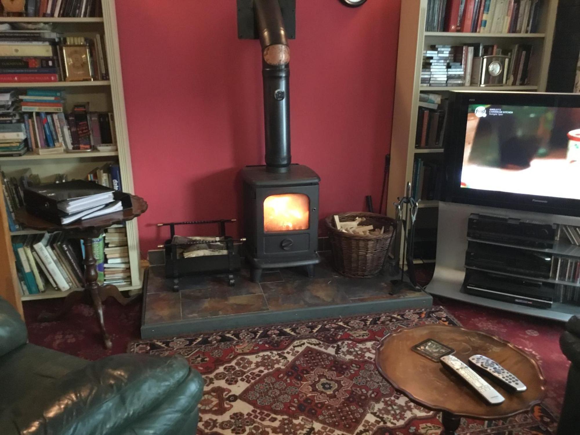 Lowri Hotel
