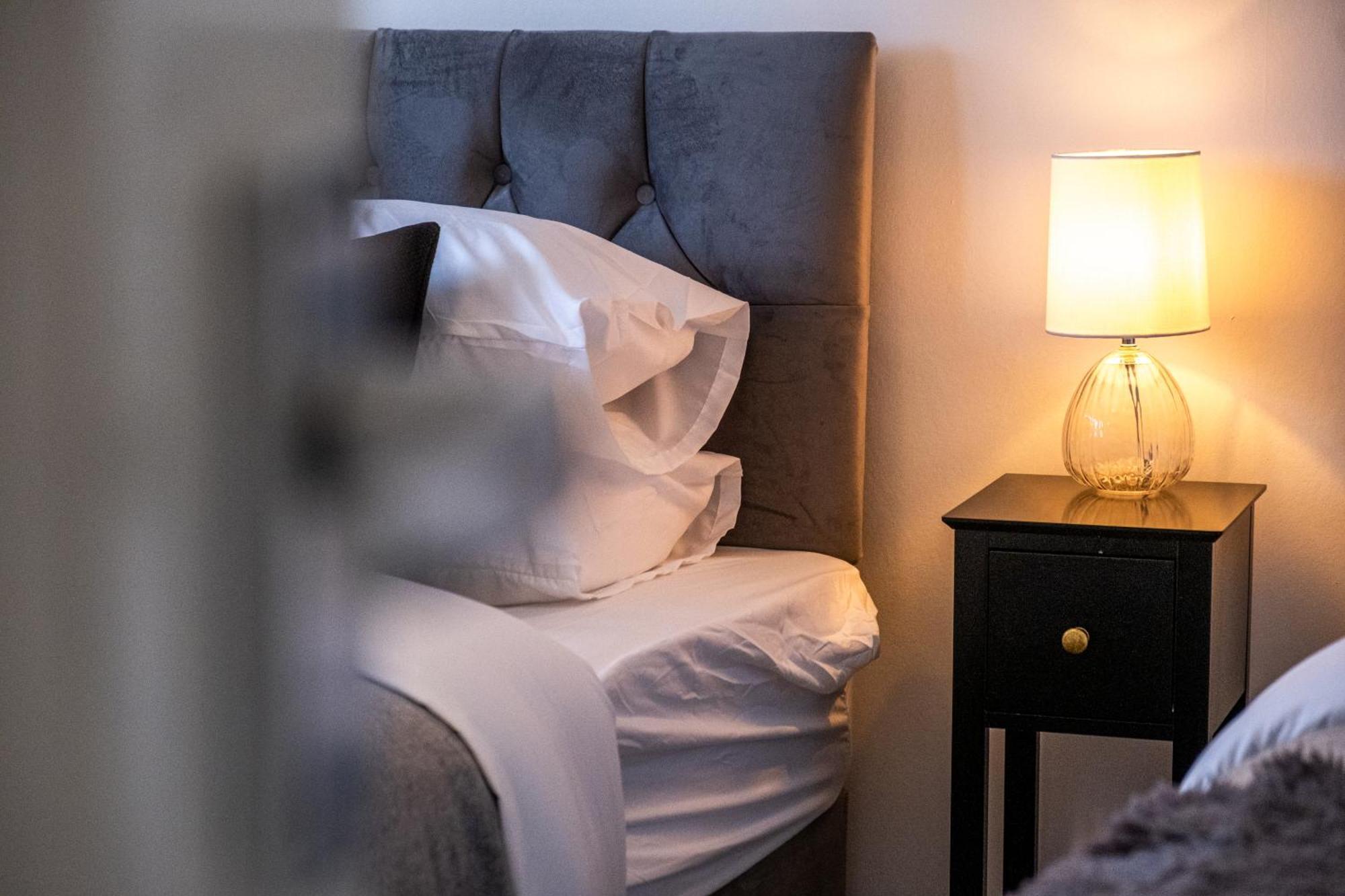 Holiday home Cozy Willow-hot Tub, Sleeps9, Freeparking, Netflix *
