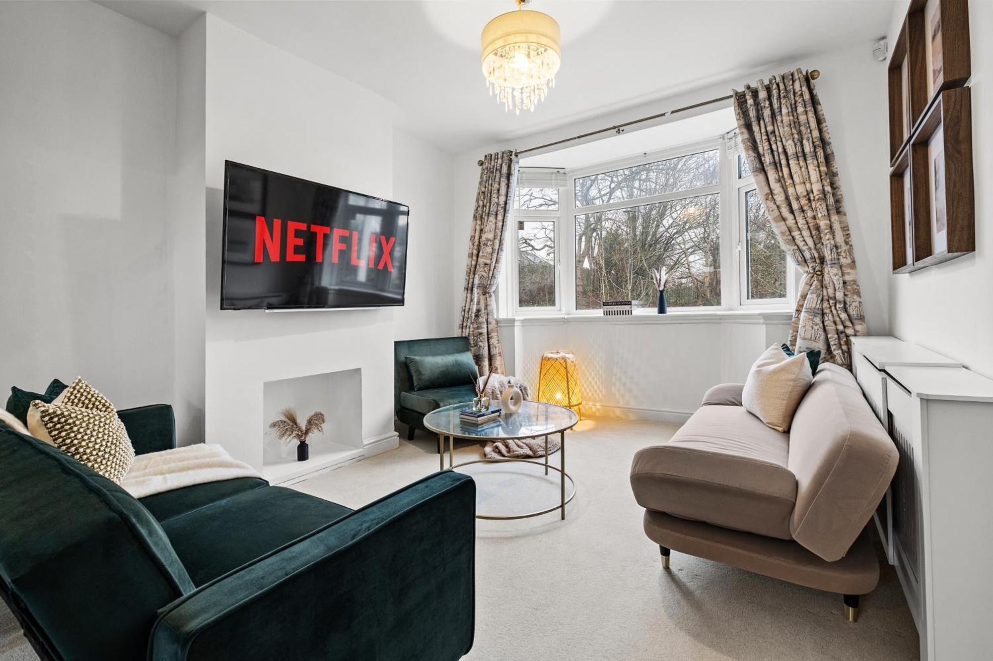 Holiday home Cozy Willow-hot Tub, Sleeps9, Freeparking, Netflix *
