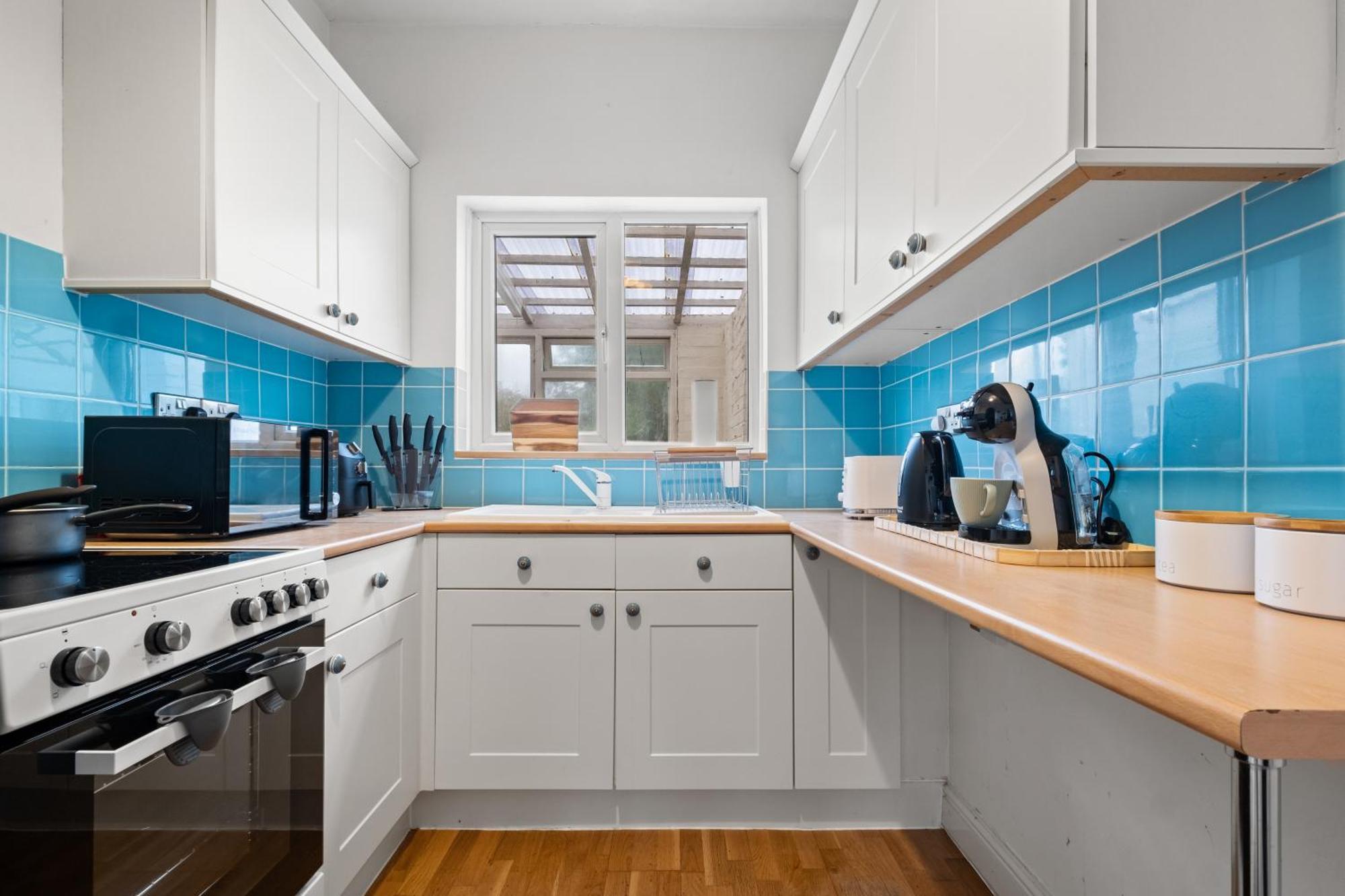 Cozy Willow-hot Tub, Sleeps9, Freeparking, Netflix Holiday home *
