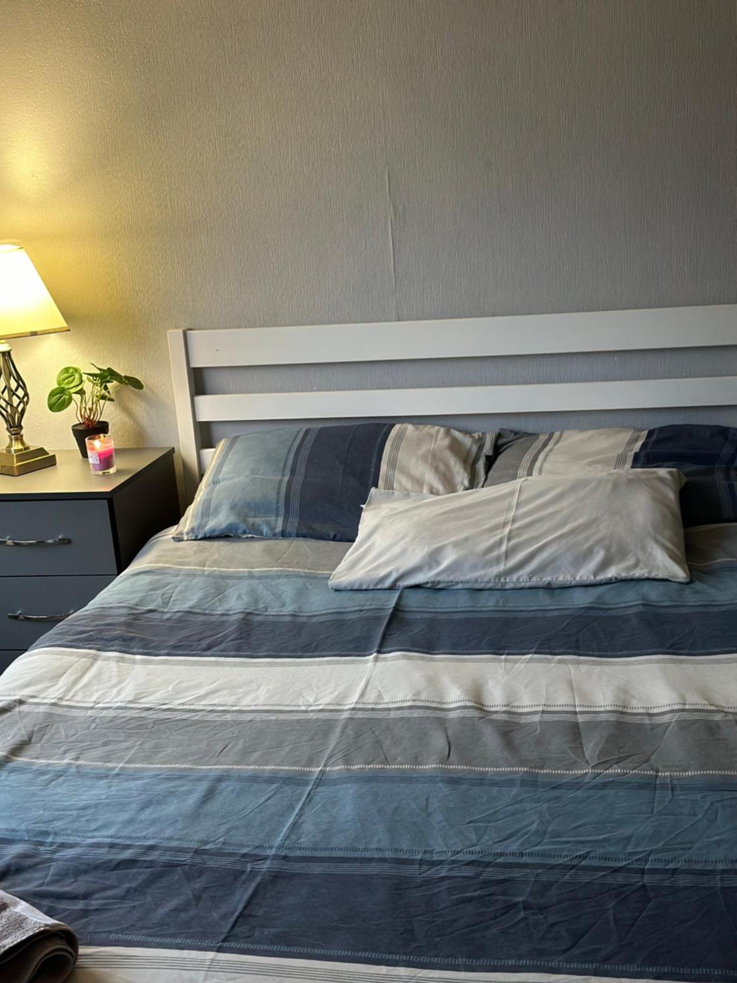 & With Free Breakfast And Driveway Parking Homestay *
