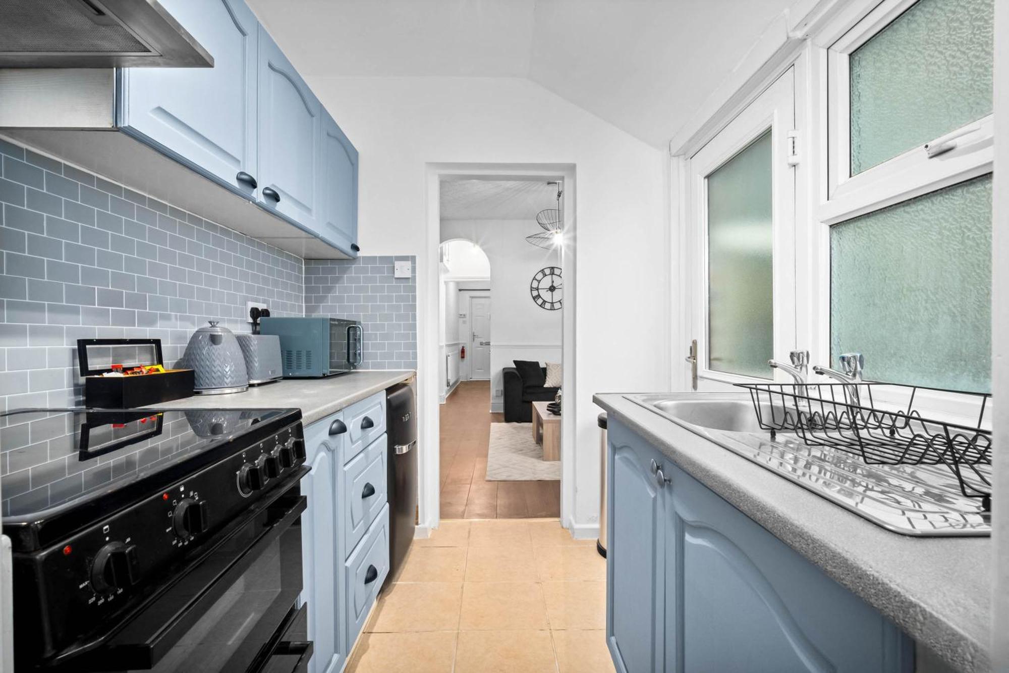 Stylish 3-bedroom With Garden & Convenient Parking 18m * Birmingham
