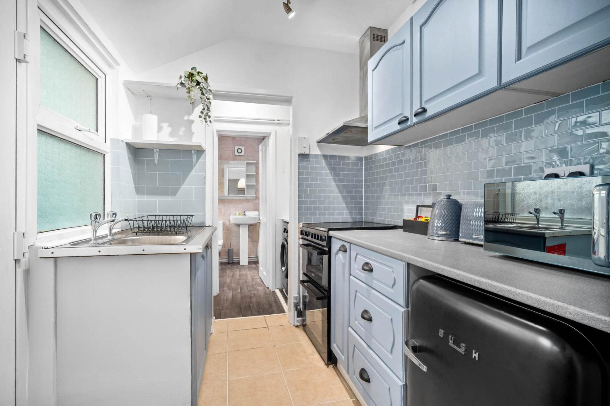 Stylish 3-bedroom With Garden & Convenient Parking 18m * Birmingham