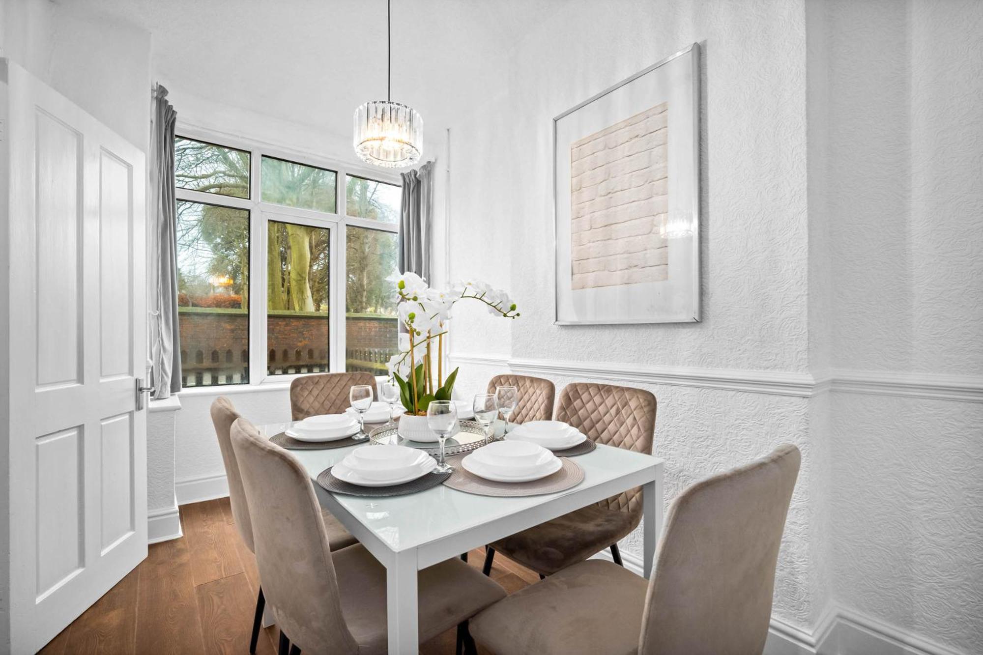 Stylish 3-bedroom With Garden & Convenient Parking 18m
