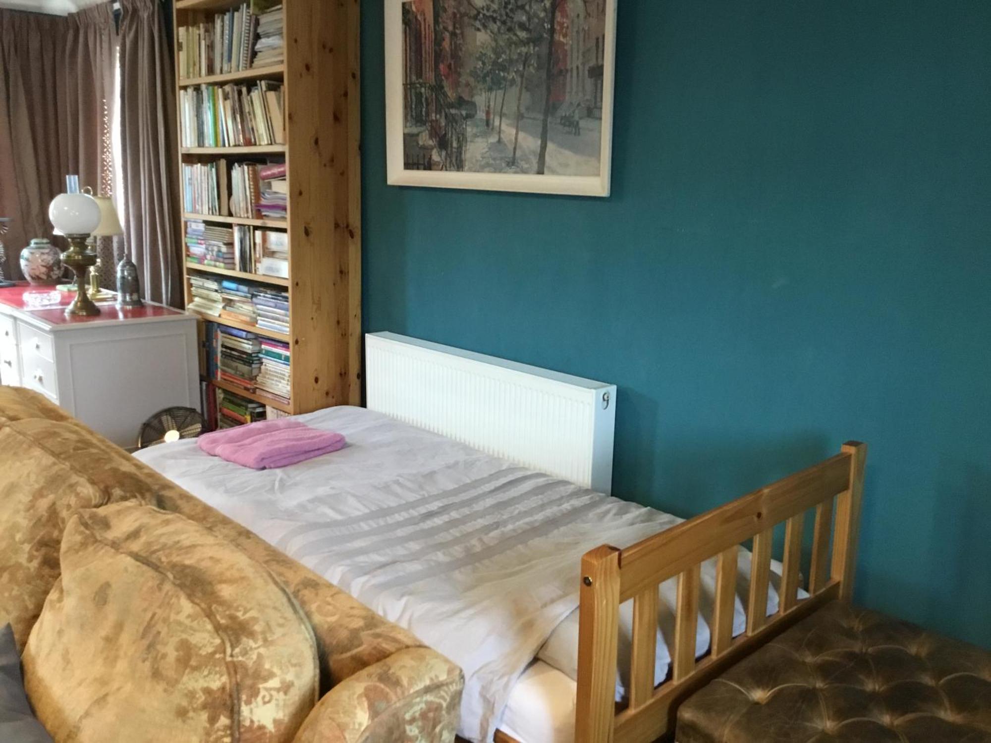 Lowri Hotel
