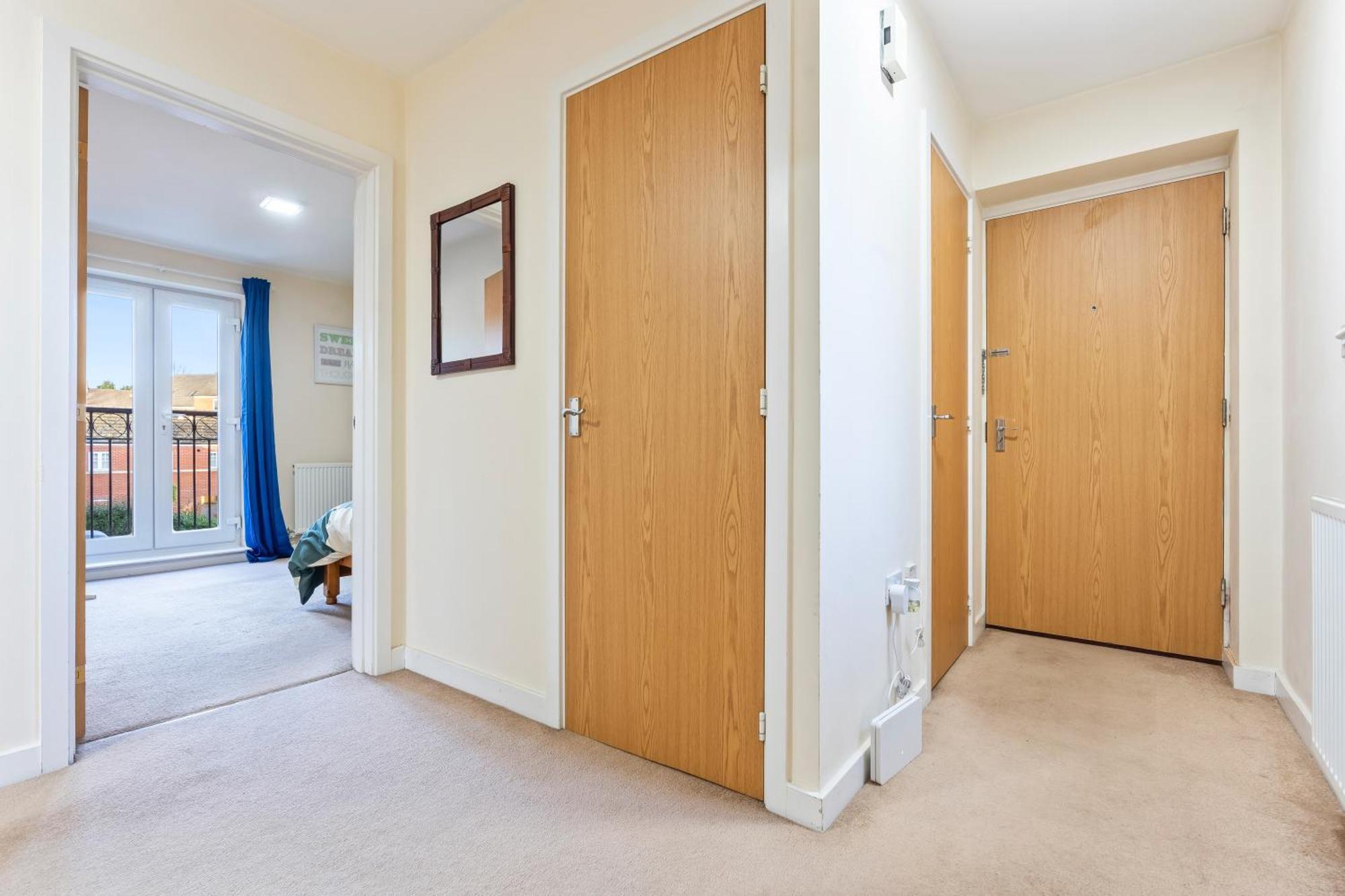 Apartment Balmoral Court -sleeps 6 -free Parking With Workstation & High-speed Wifi *