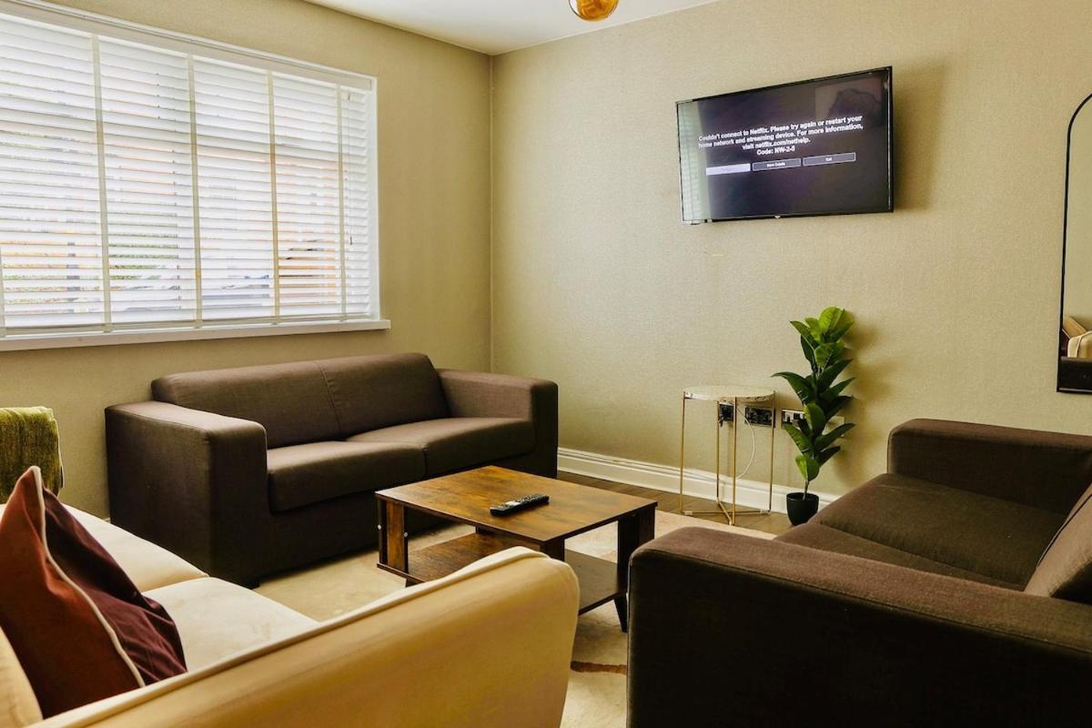 Holiday home 3 Bed Private Parking Bham Centre Contractors Families Students *