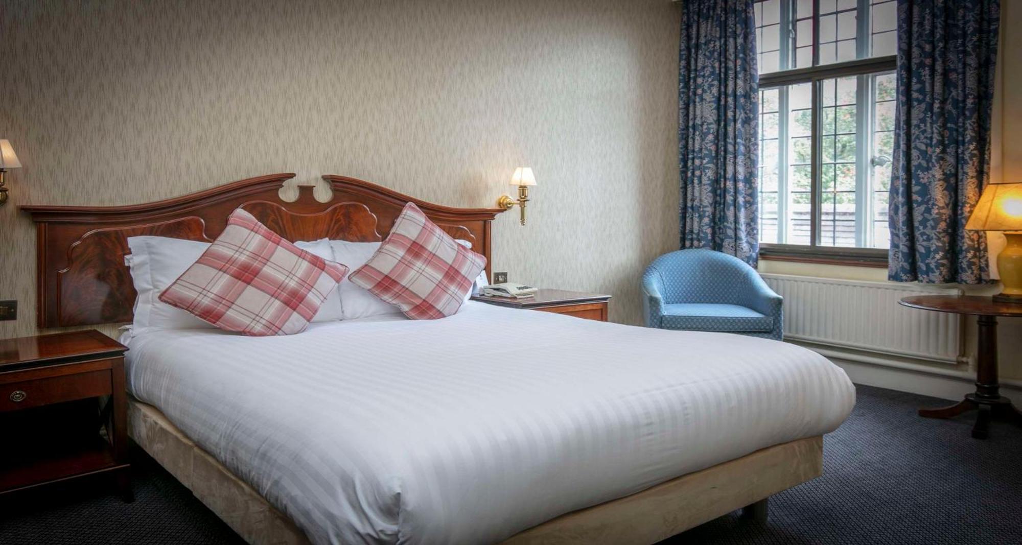 Western Plough And Harrow Hotel 4*