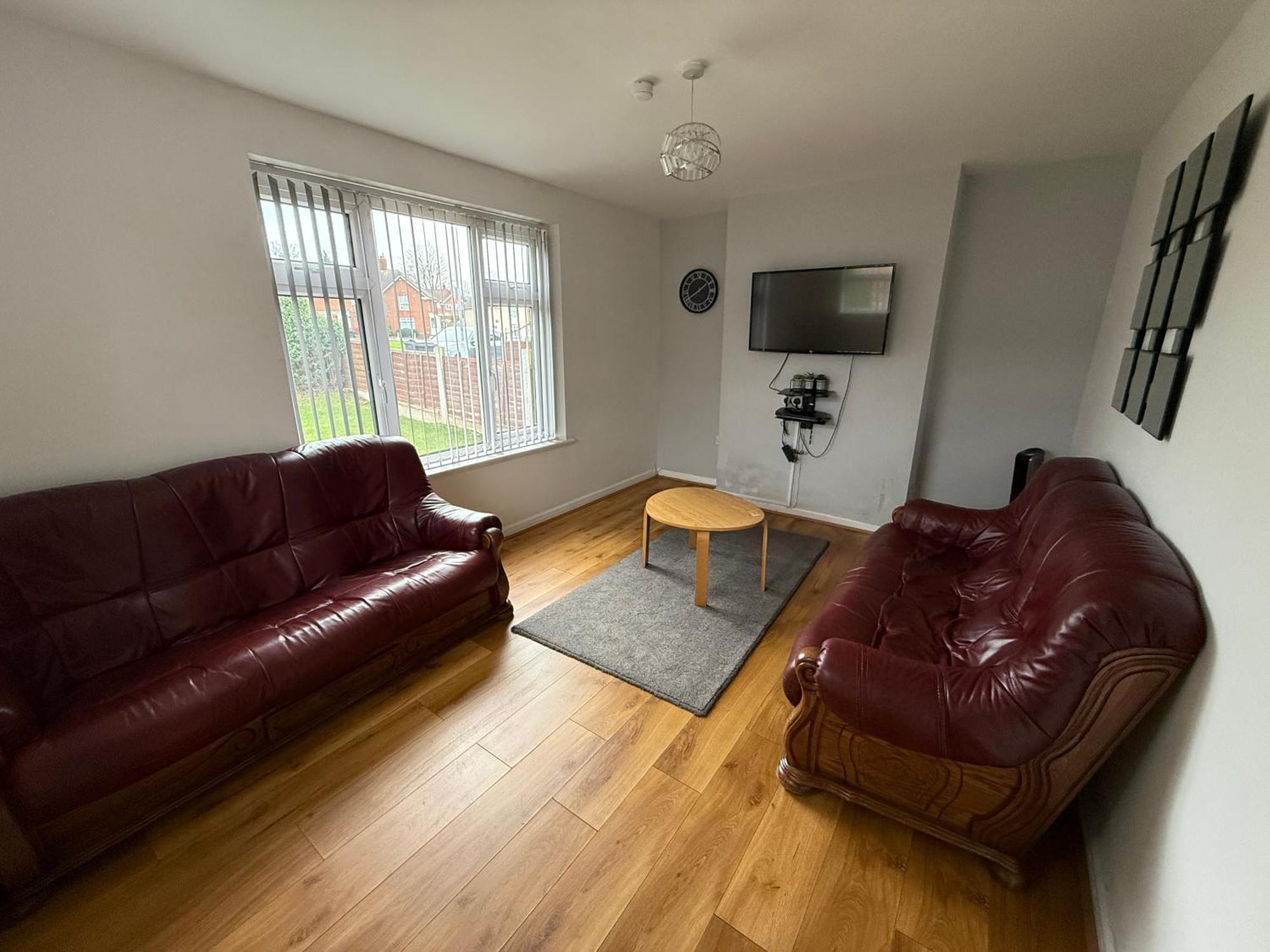 Cosy Near Nec, Bhx Bullring & Solihull Holiday home *