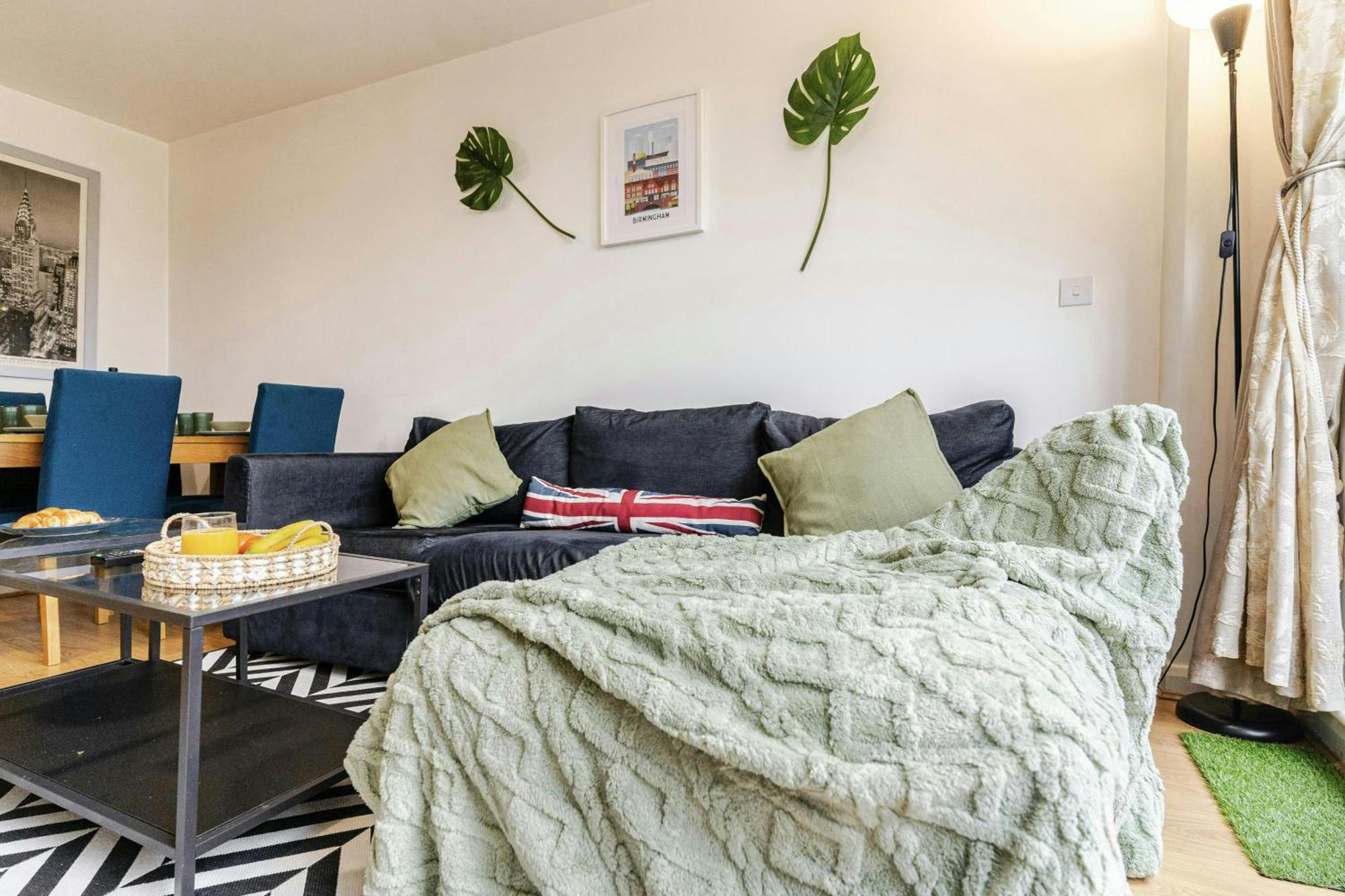 2bed,2bath, Balcony Near New Street, Mailbox & Canals At Skyline Apartment Birmingham