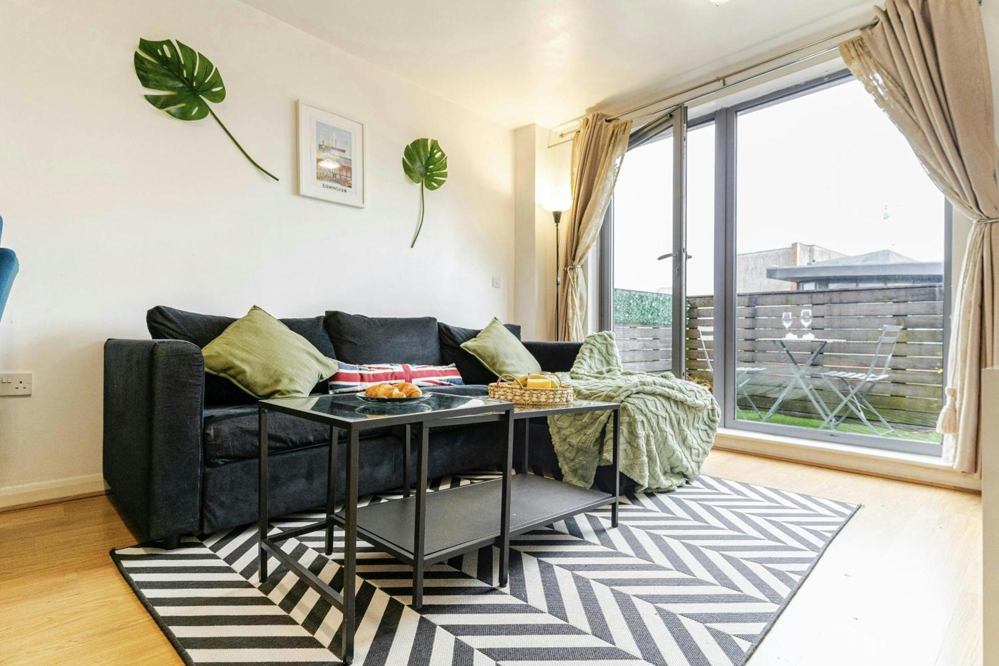 Apartment 2bed,2bath, Balcony Near New Street, Mailbox & Canals At Skyline Birmingham