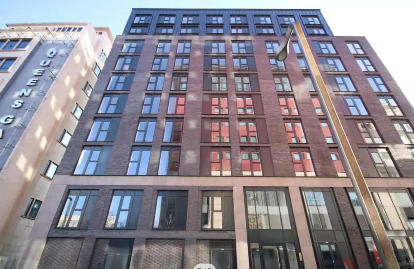 2 Bed Luxury Centre Flat Apartment *