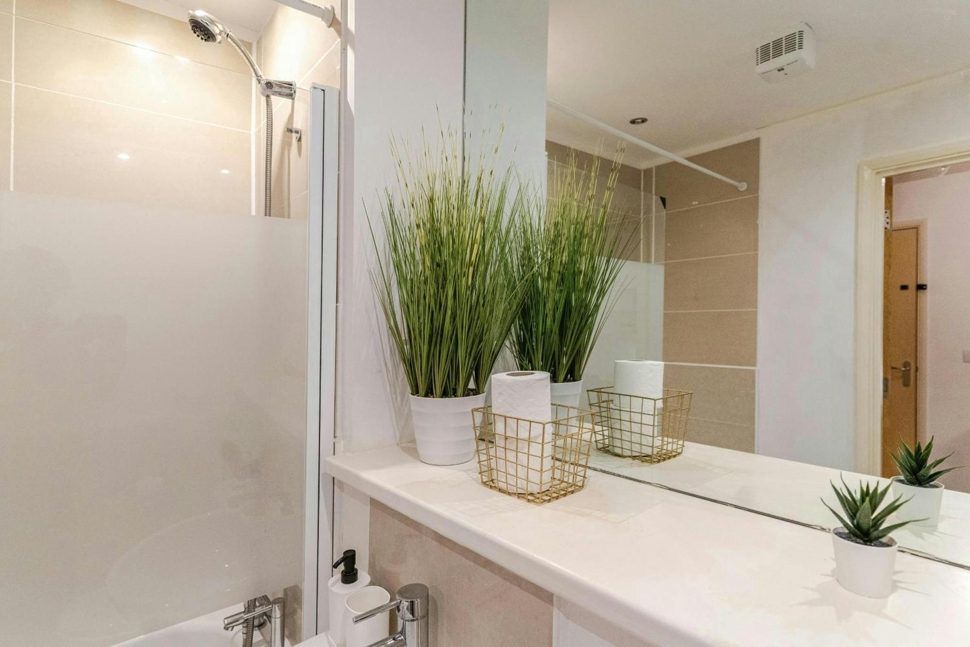 Apartment 2bed,2bath, Balcony Near New Street, Mailbox & Canals At Skyline