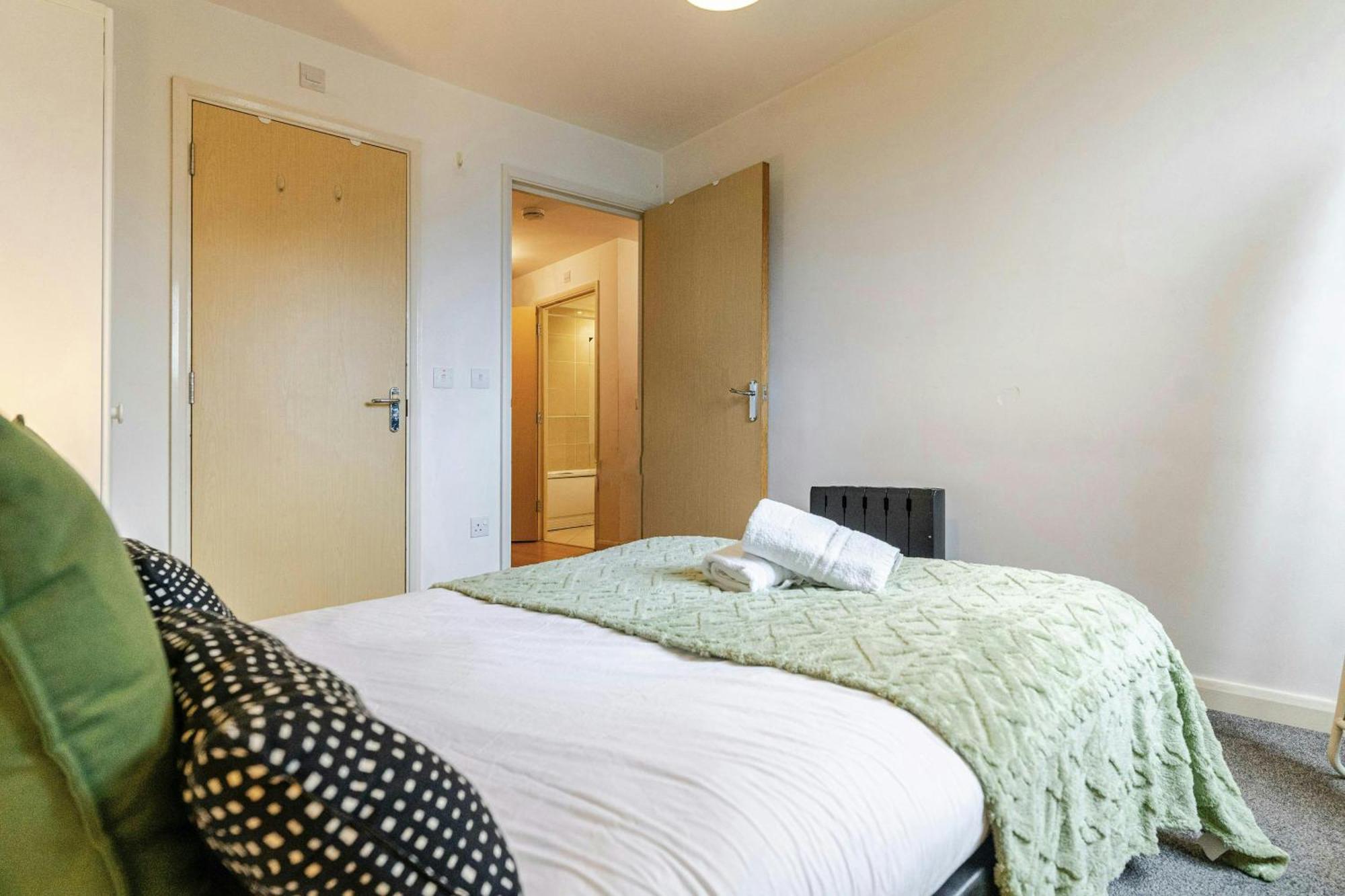 2bed,2bath, Balcony Near New Street, Mailbox & Canals At Skyline *