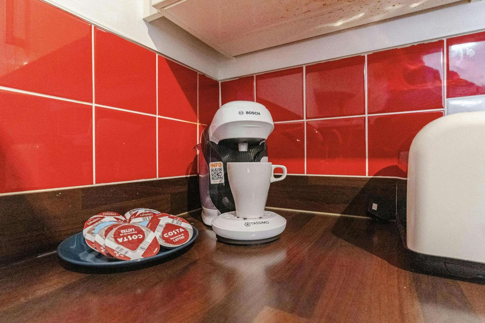 2bed,2bath, Balcony Near New Street, Mailbox & Canals At Skyline Apartment *
