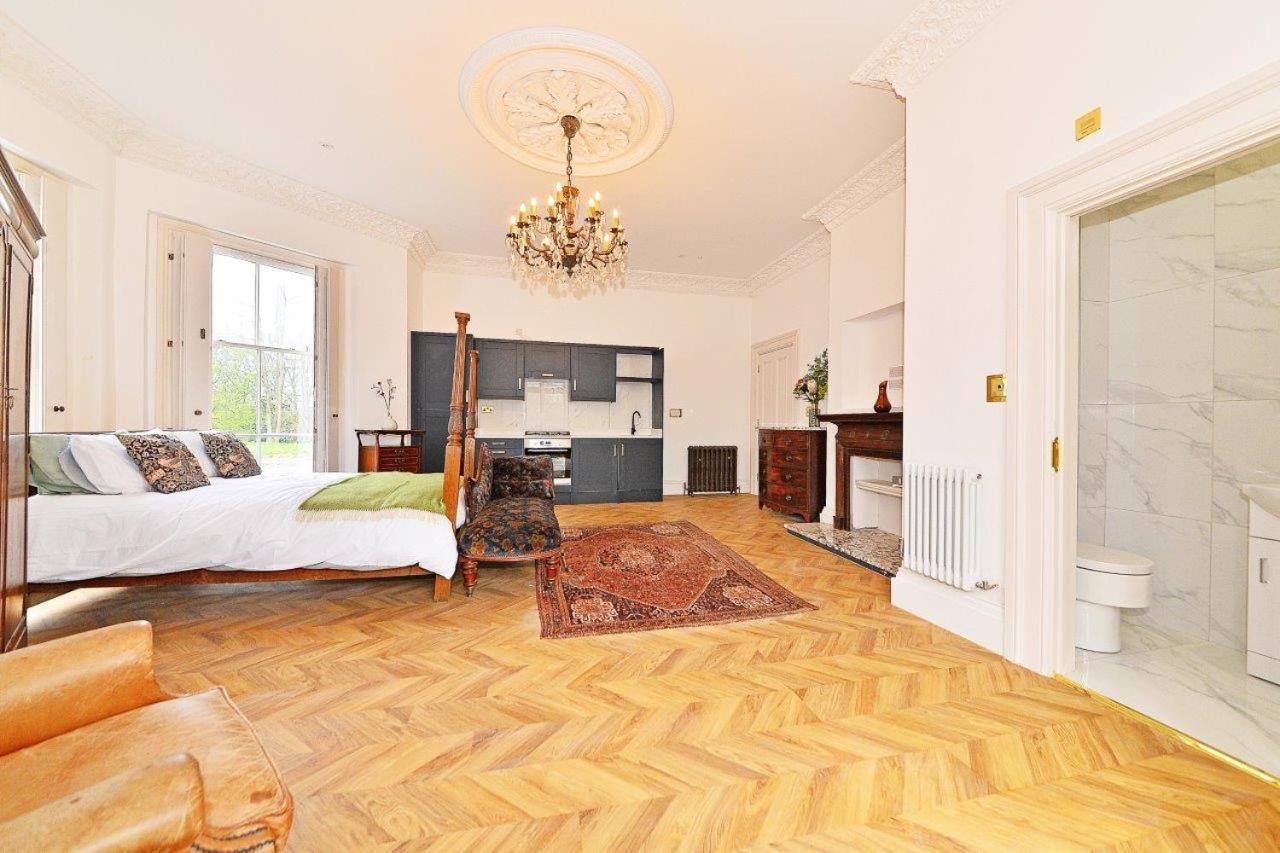 Superb Studio Flat 5 Minutes From City Centre Apartment *