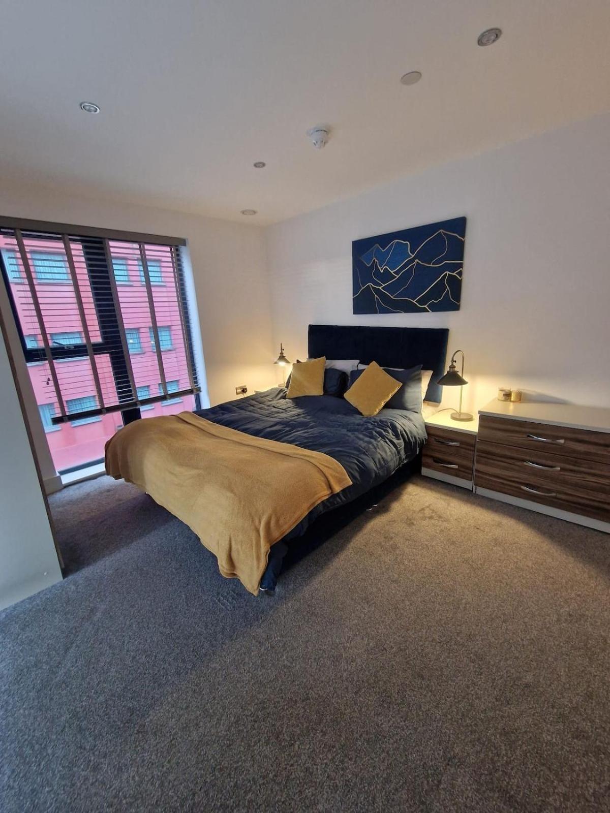 2 Bed Luxury Centre Flat * Birmingham