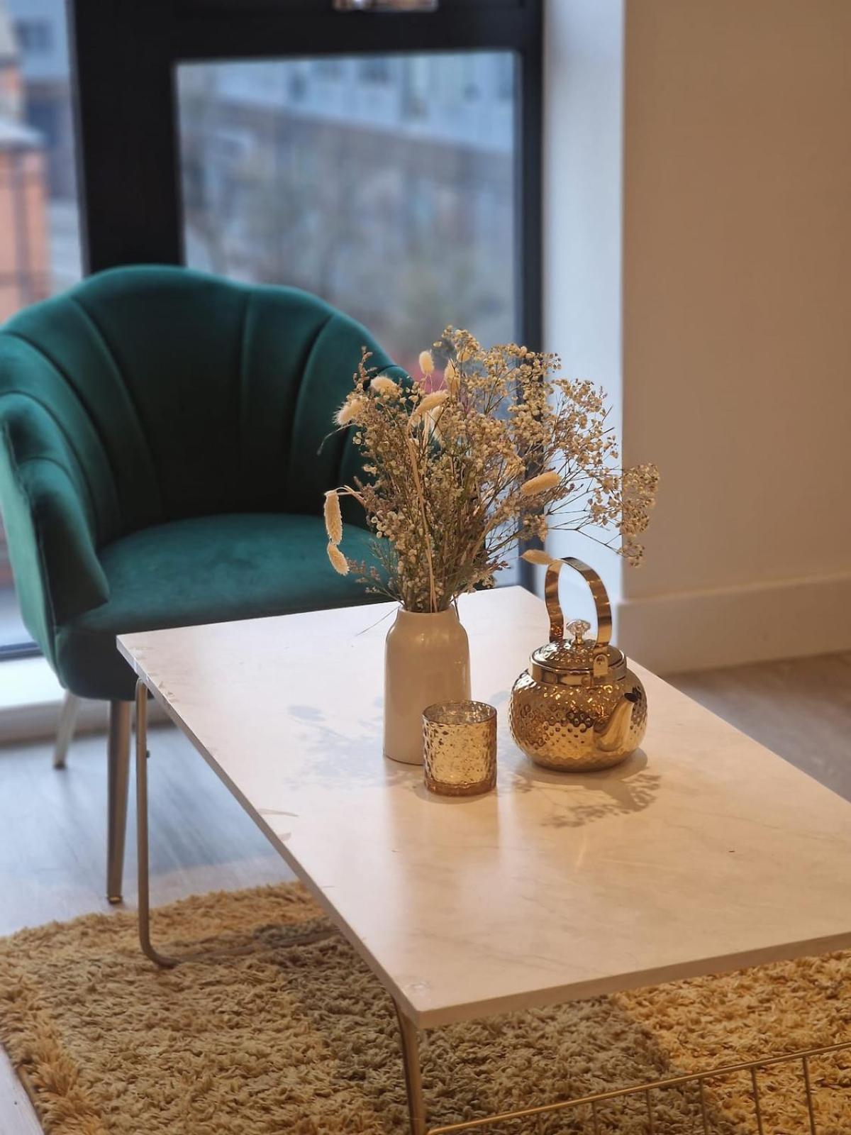 2 Bed Luxury Centre Flat *