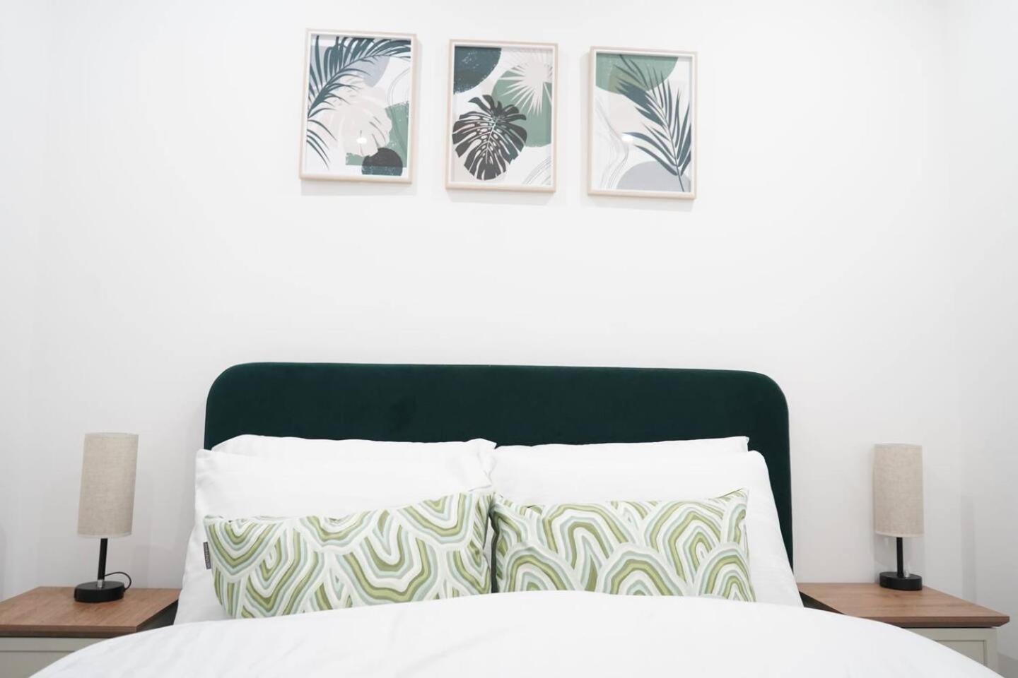 Modern 2br Flat Near Centre W Street Parking *