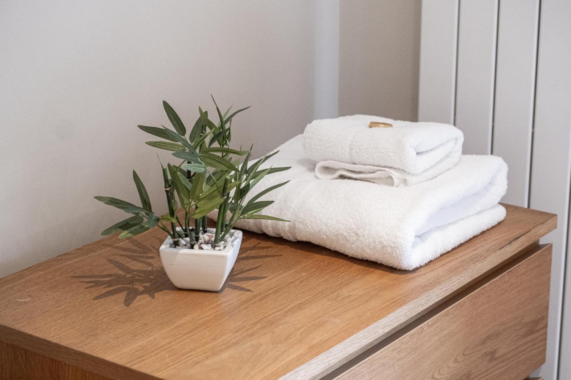 Osbourne House Pink 2 Bed, 2 And Half Bath Apartment *