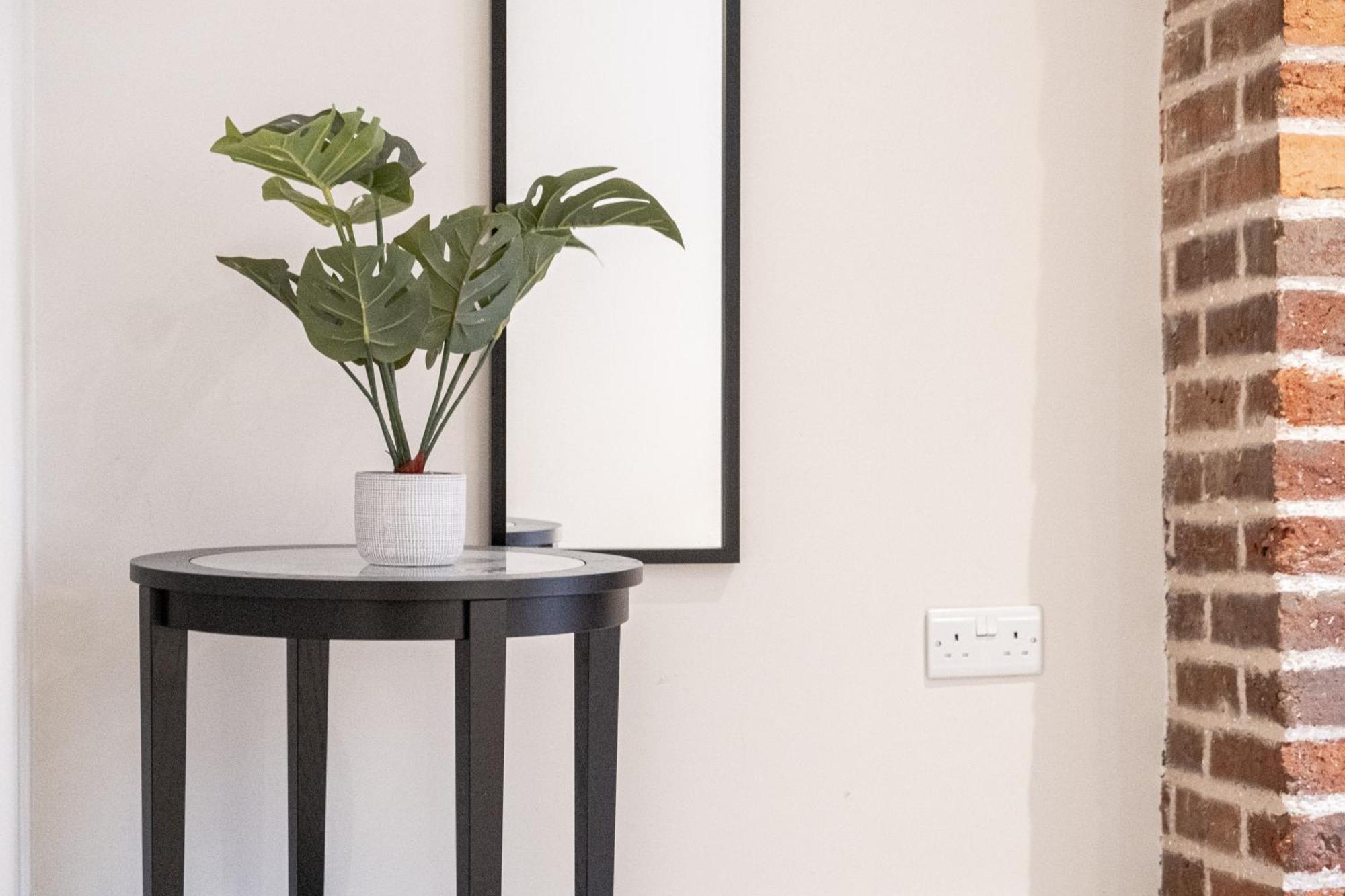 Osbourne House Pink 2 Bed, 2 And Half Bath Apartment Birmingham