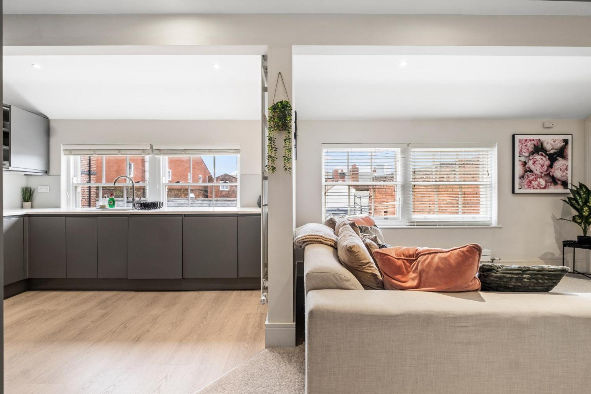 Osbourne House Pink 2 Bed, 2 And Half Bath