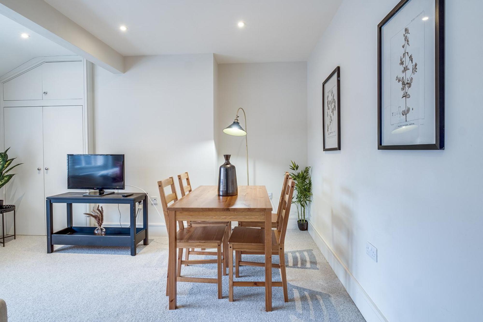 Apartment Osbourne House Pink 2 Bed, 2 And Half Bath *