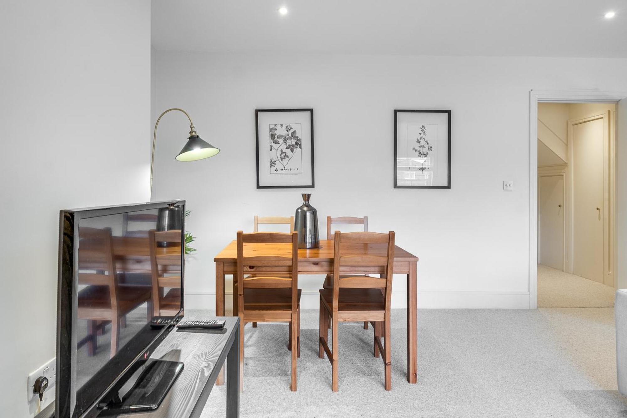 Osbourne House Pink 2 Bed, 2 And Half Bath Birmingham