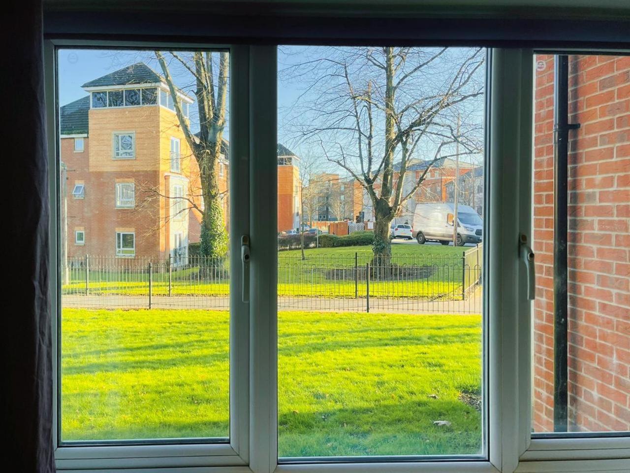 Apartment Soulful 2-bed 2-bath With Parking, Ultra Quite Atmosphere *