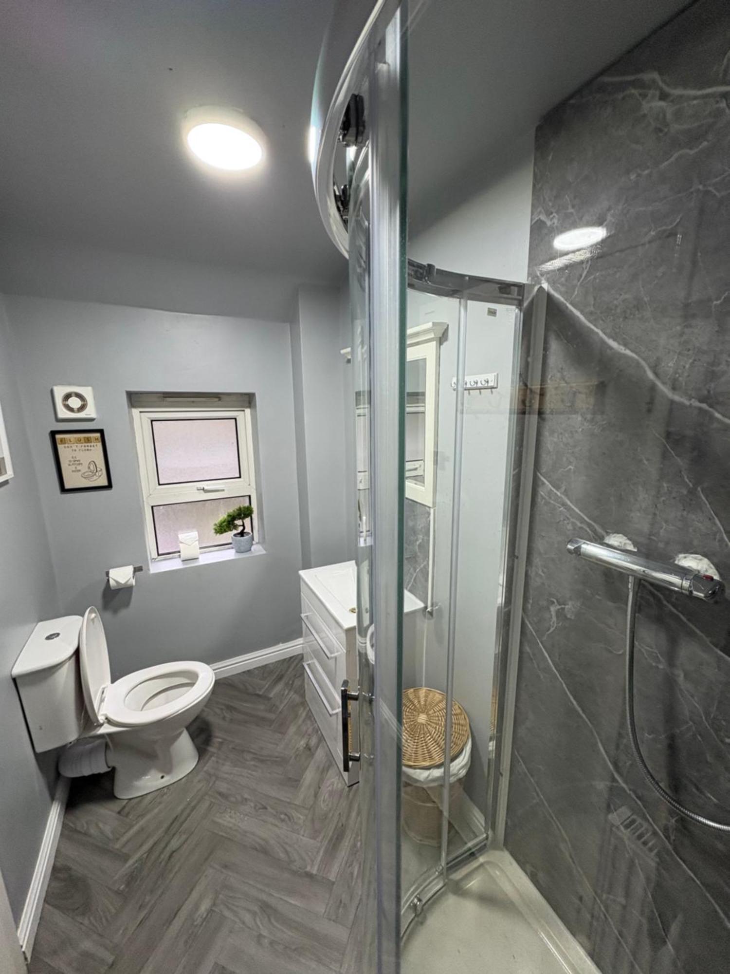 Entire 4-bed House & Parking, Steps From Icc & Utilita Arena & Broad Street *