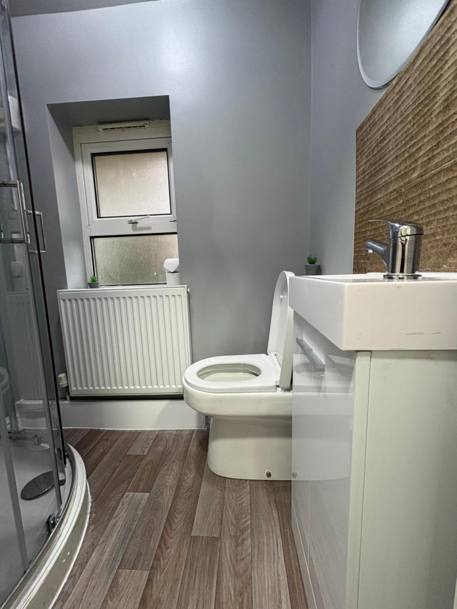 Entire 4-bed House & Parking, Steps From Icc & Utilita Arena & Broad Street * Birmingham