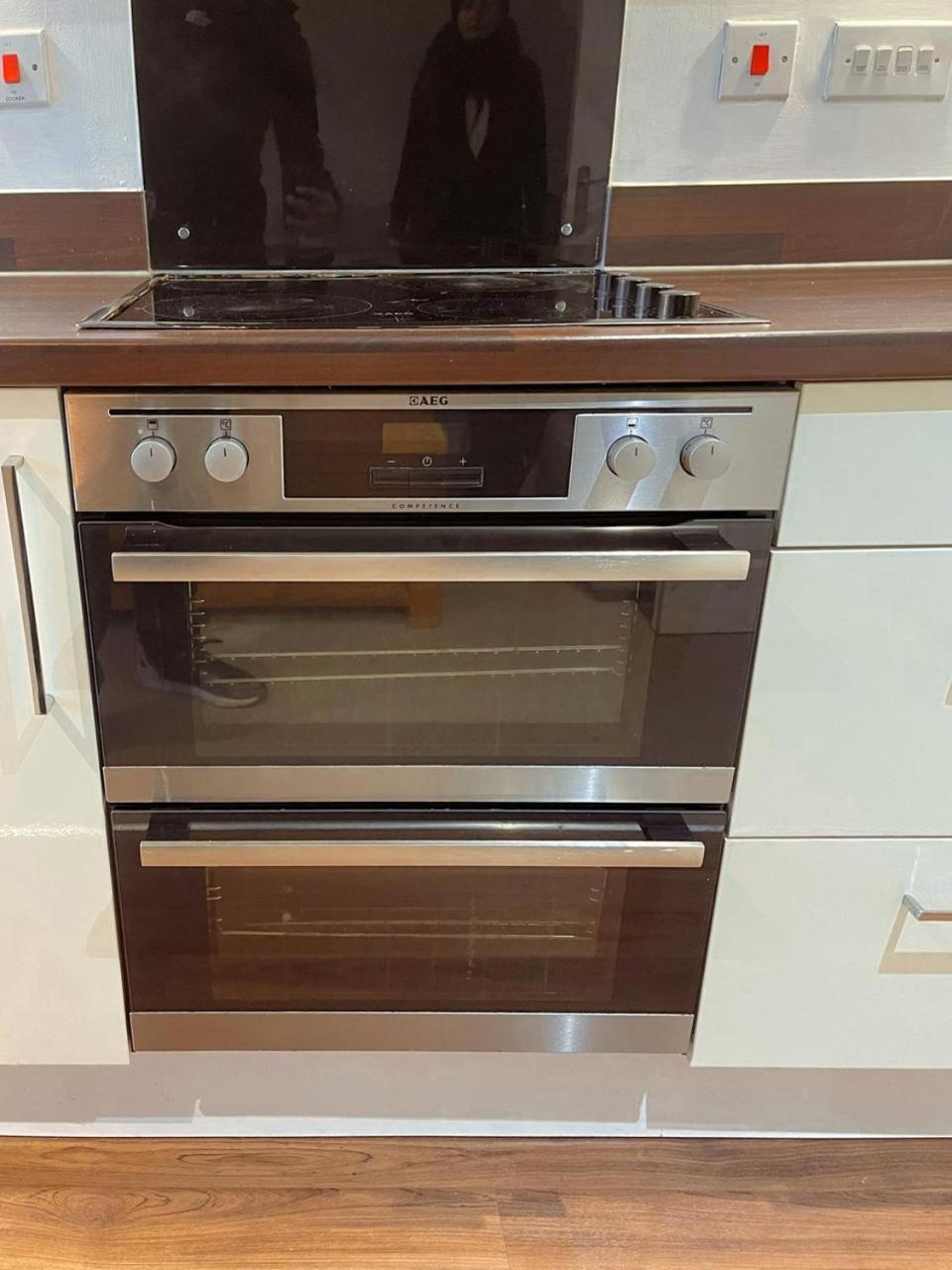 Soulful 2-bed 2-bath With Parking, Ultra Quite Atmosphere *
