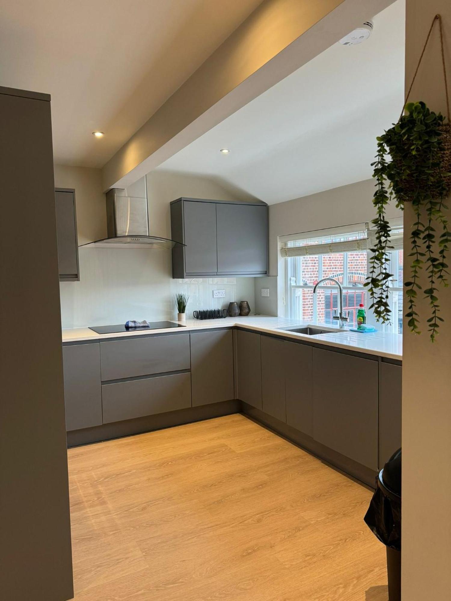 Osbourne House Pink 2 Bed, 2 And Half Bath *