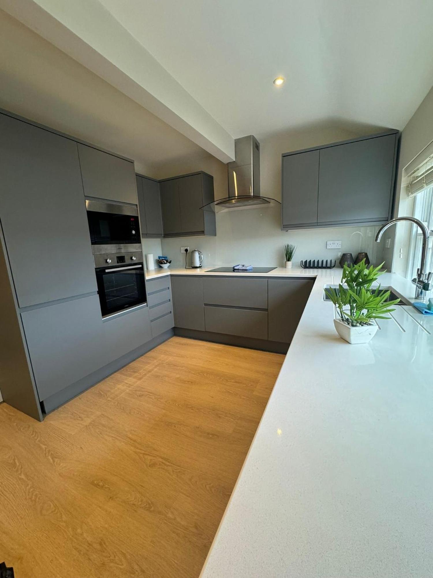 Apartment Osbourne House Pink 2 Bed, 2 And Half Bath
