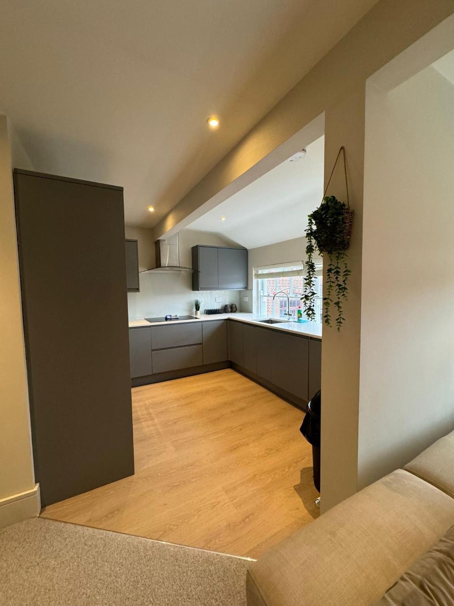 Apartment Osbourne House Pink 2 Bed, 2 And Half Bath *