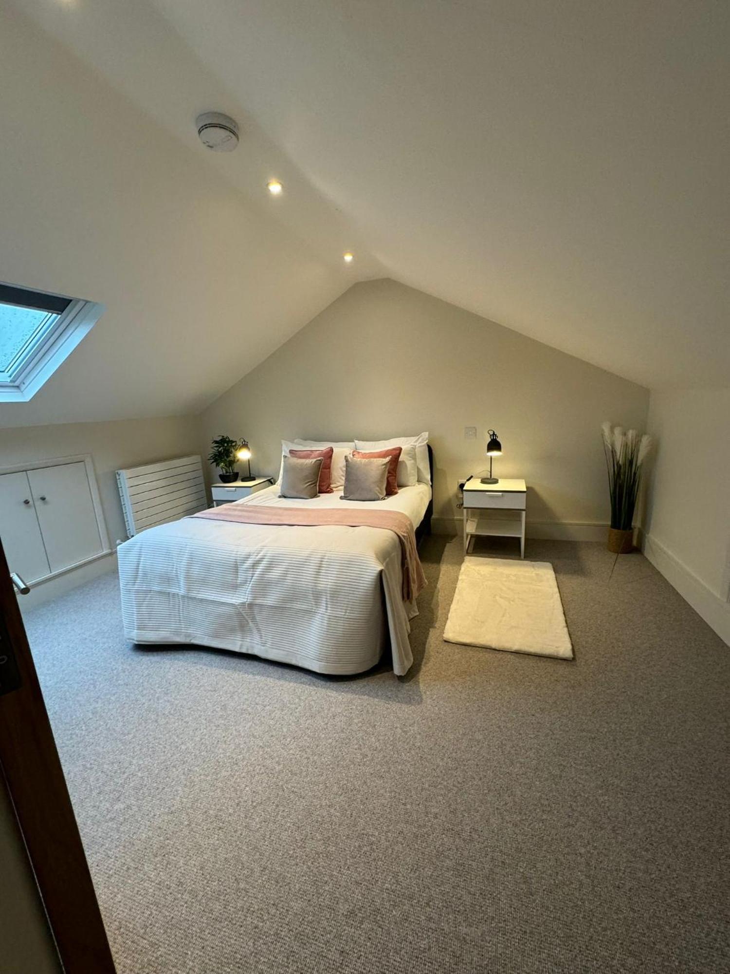 Osbourne House Pink 2 Bed, 2 And Half Bath
