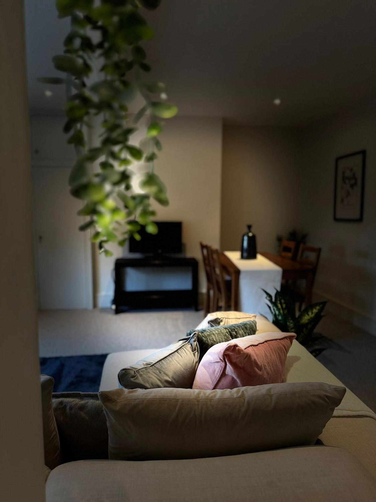 Osbourne House Pink 2 Bed, 2 And Half Bath Apartment *
