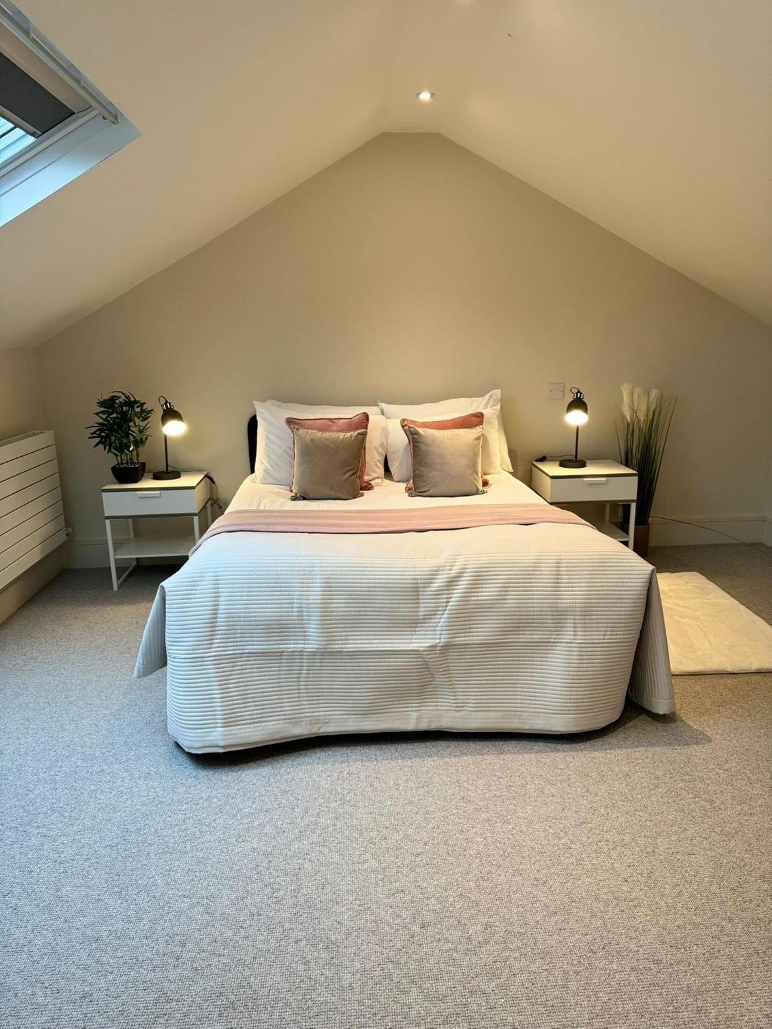 Apartment Osbourne House Pink 2 Bed, 2 And Half Bath *