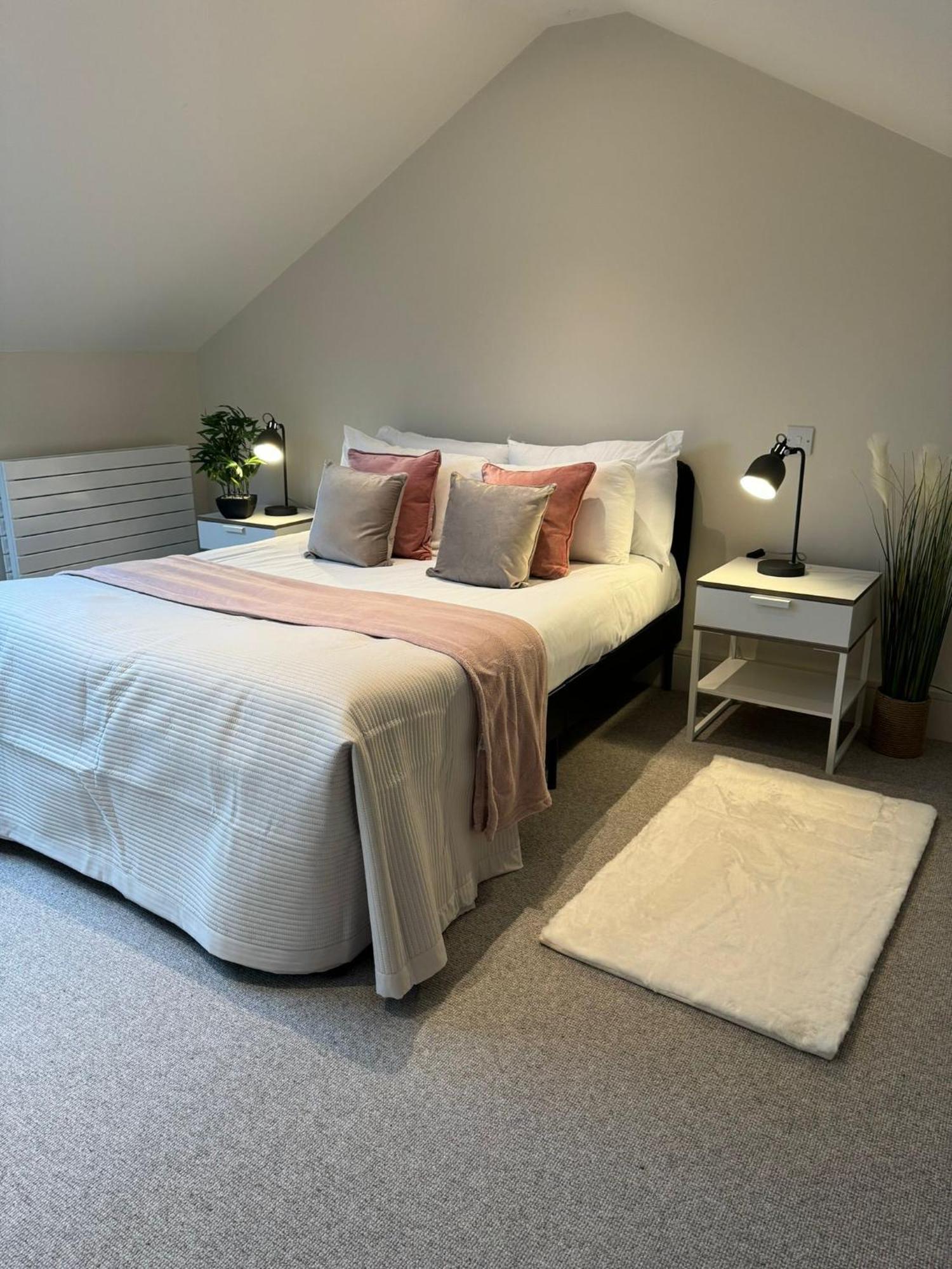 Osbourne House Pink 2 Bed, 2 And Half Bath Apartment Birmingham