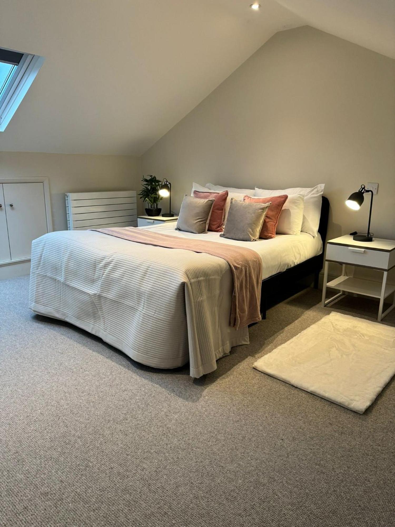 Osbourne House Pink 2 Bed, 2 And Half Bath *